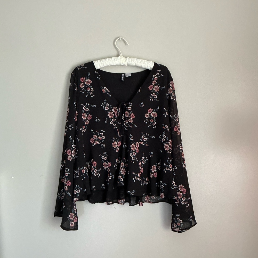 Romantic Black Top with Pink Floral Pattern vneck flowy Size 12 great condition
